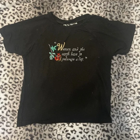 Omighty Women and the earth shirt - Picture 1 of 3